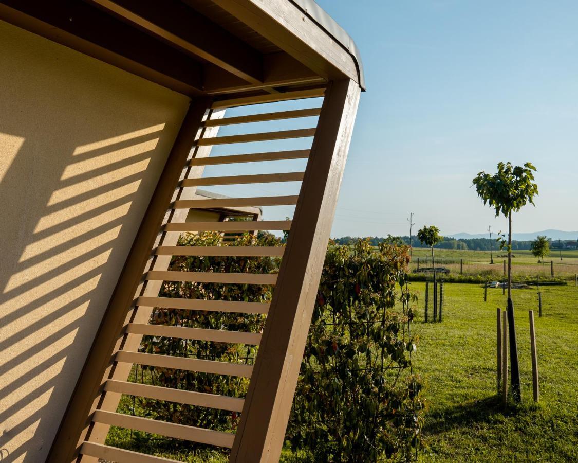 Fortun Estate - Apartmaji Ob Reki Kolpi Metlika Exterior foto