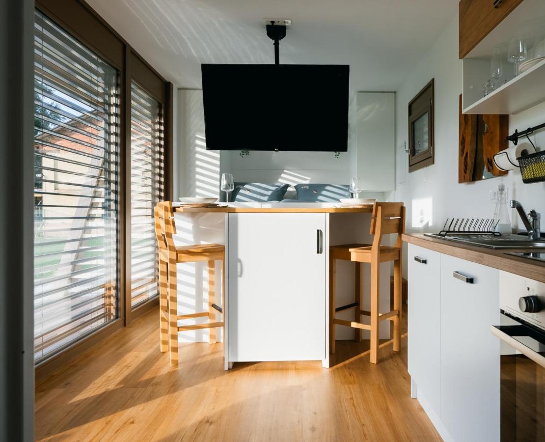 Fortun Estate - Apartmaji Ob Reki Kolpi Metlika Exterior foto