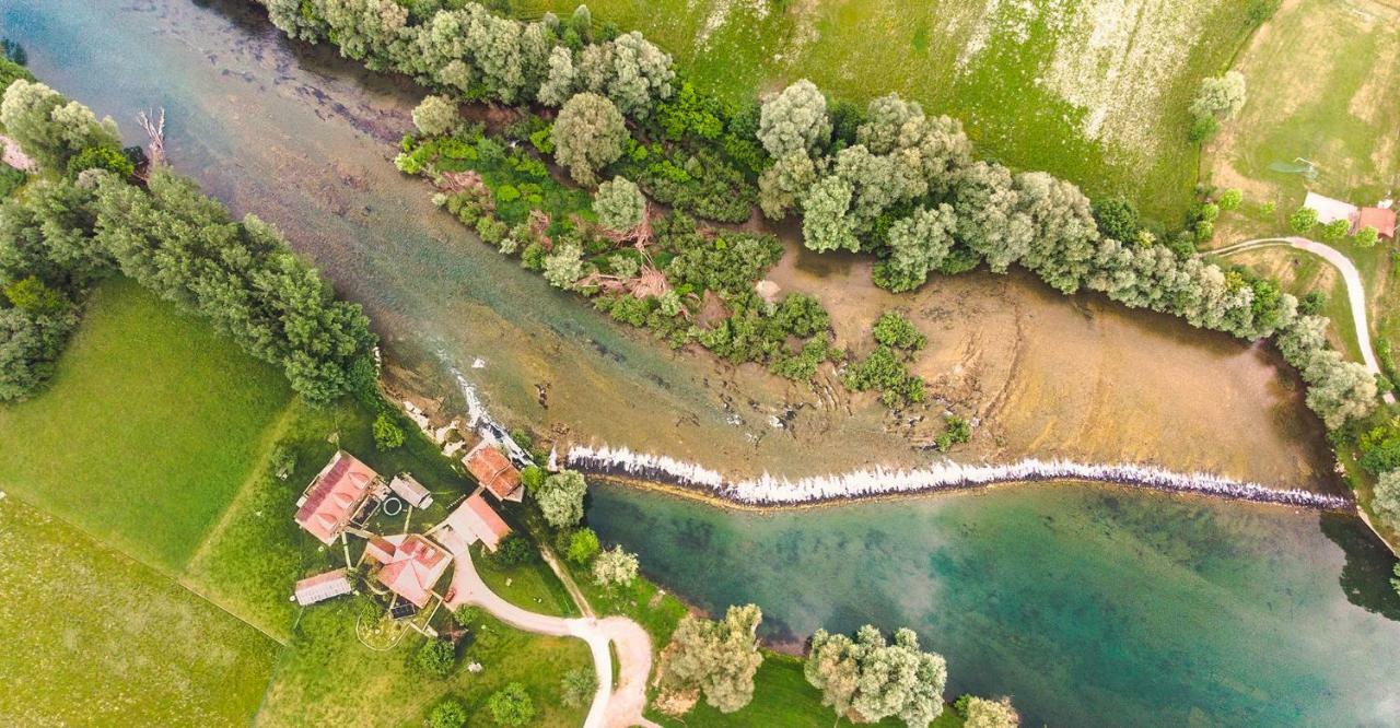 Fortun Estate - Apartmaji Ob Reki Kolpi Metlika Exterior foto