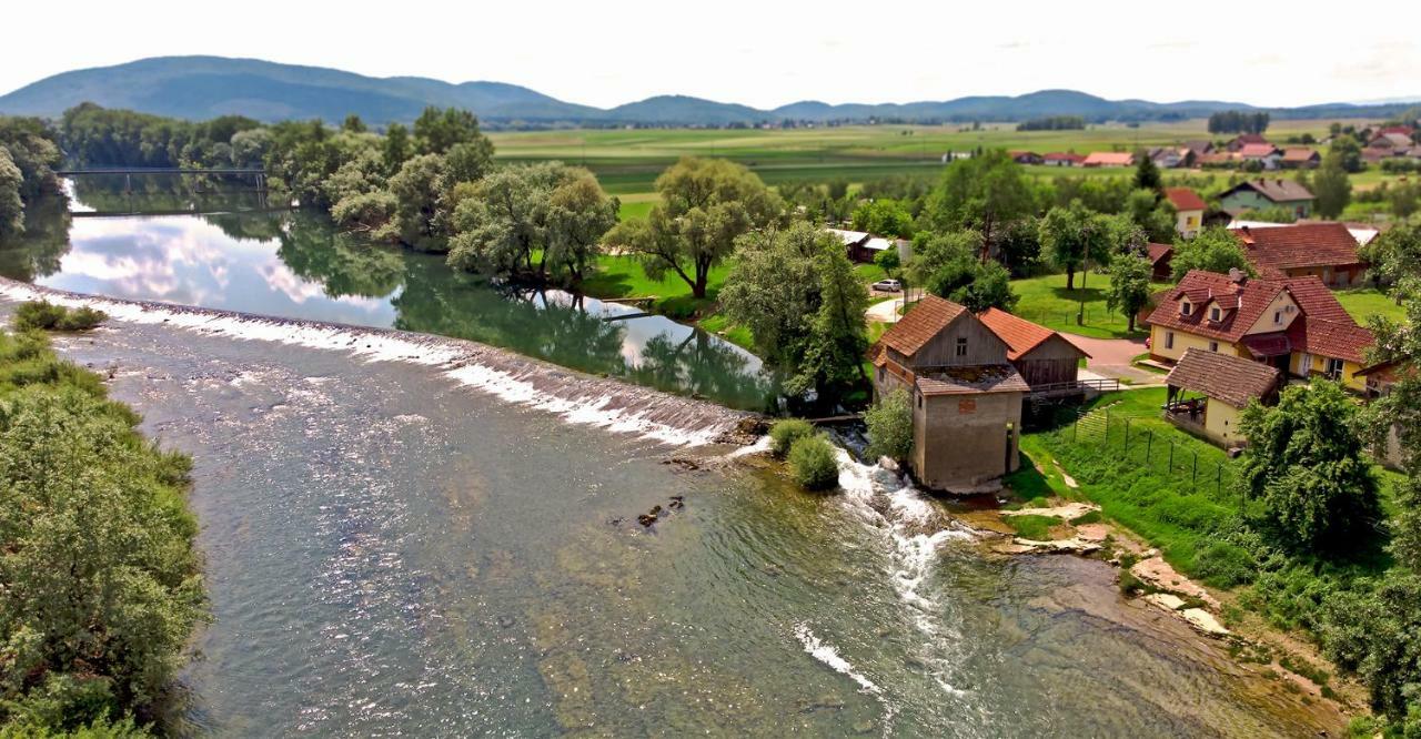 Fortun Estate - Apartmaji Ob Reki Kolpi Metlika Exterior foto