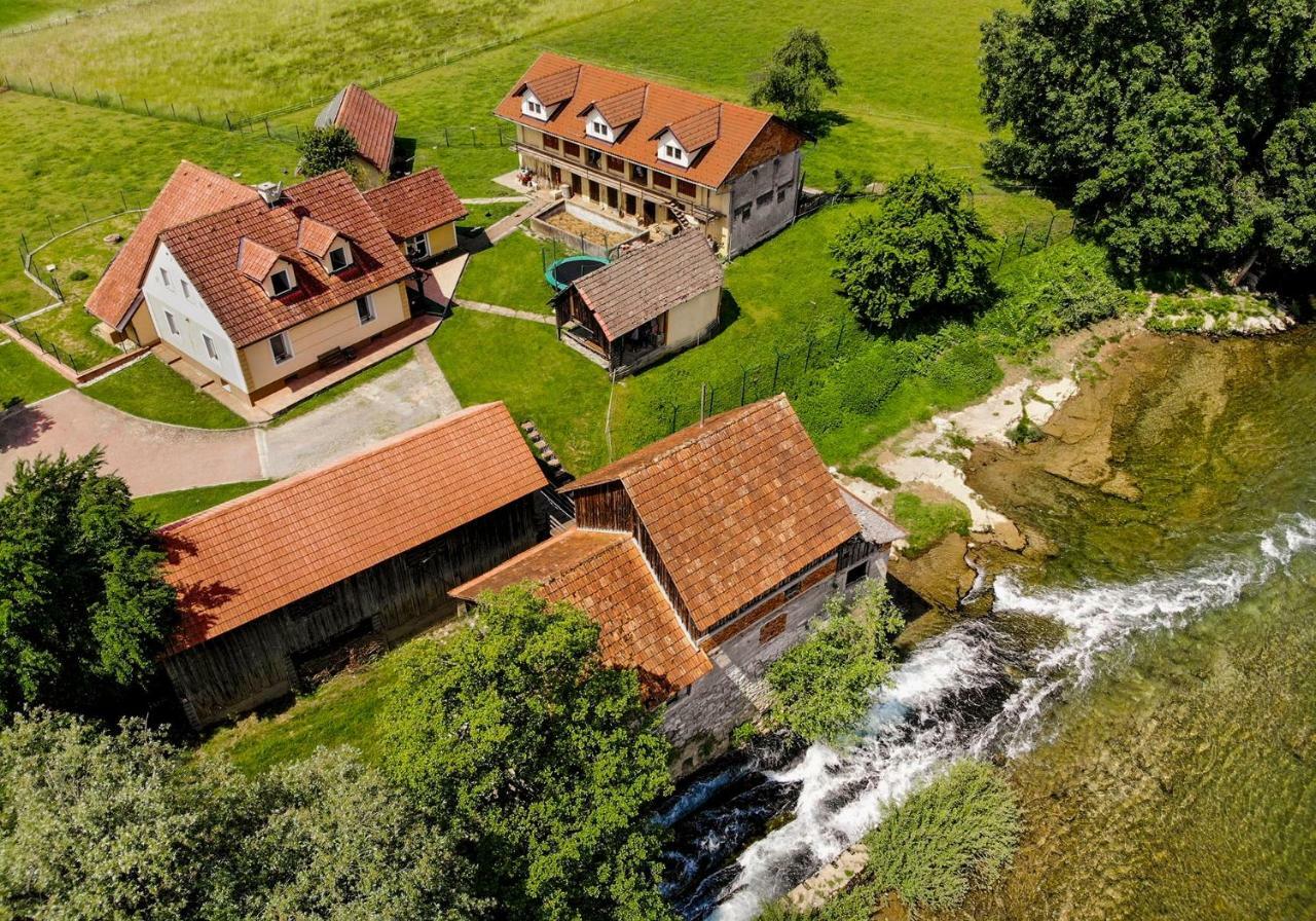 Fortun Estate - Apartmaji Ob Reki Kolpi Metlika Exterior foto